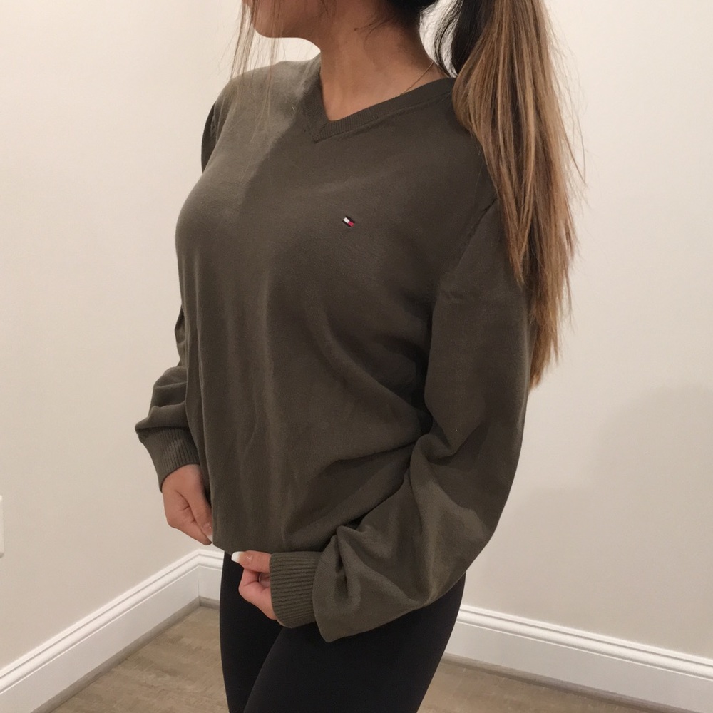 TOMMY HILFIGER V-NECK SWEATER